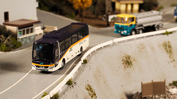 ジェイアールバス東北 山形新幹線つばさE8系カラー｜製品をさがす